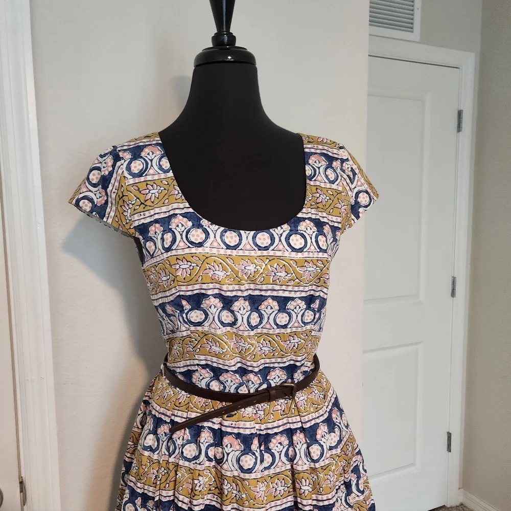 Chic Patterned Women's Skirt Set